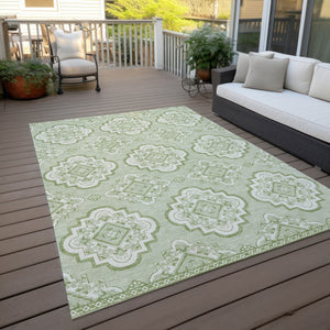 Homeroots 3' Medallion Area Rug In Artichoke Green And Ivory - Stylish, Washable For Indoor And Outdoor Use 8' X 10' Polyester 591666