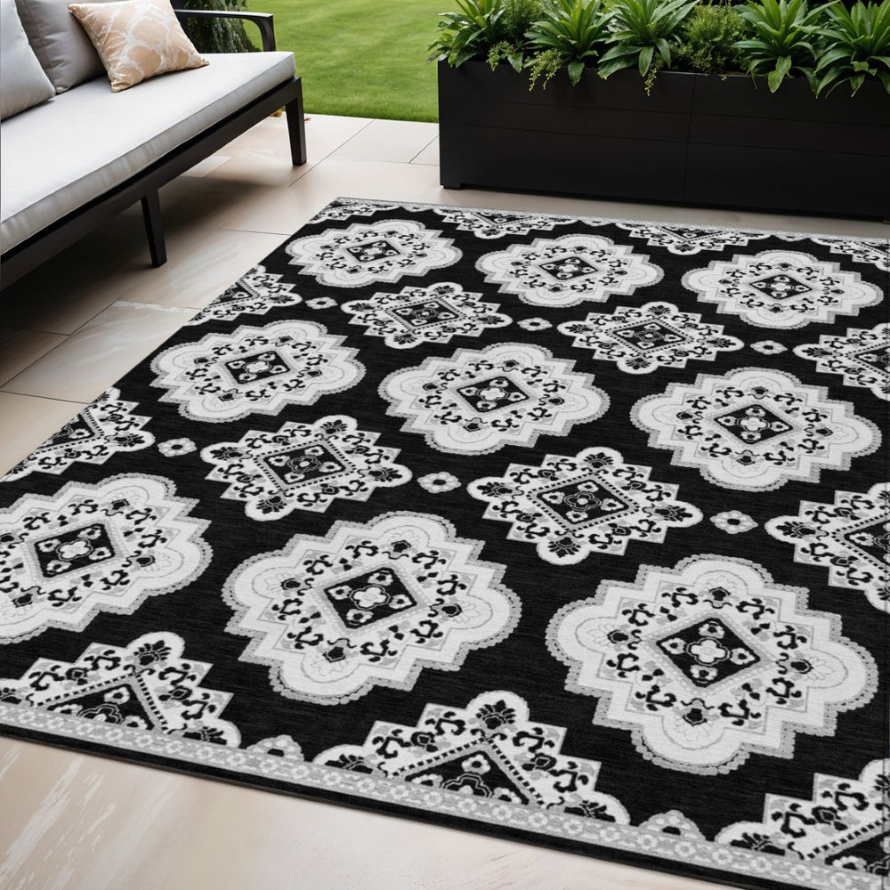HomeRoots 5' Black and Ivory Medallion Area Rug - Stylish, Durable, Washable for Indoor and Outdoor Spaces 5' X 8' 591670