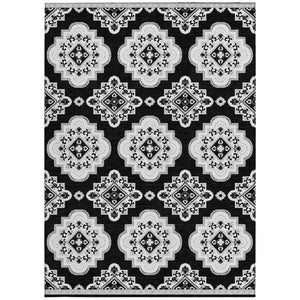 Homeroots 3' Medallion Area Rug In Artichoke Green And Ivory - Stylish, Washable For Indoor And Outdoor Use 9' X 12' Polyester 591673