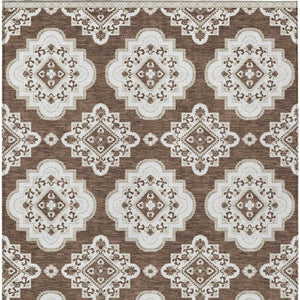 Homeroots 3' Medallion Area Rug In Artichoke Green And Ivory - Stylish, Washable For Indoor And Outdoor Use 3' X 5' Polyester 591675