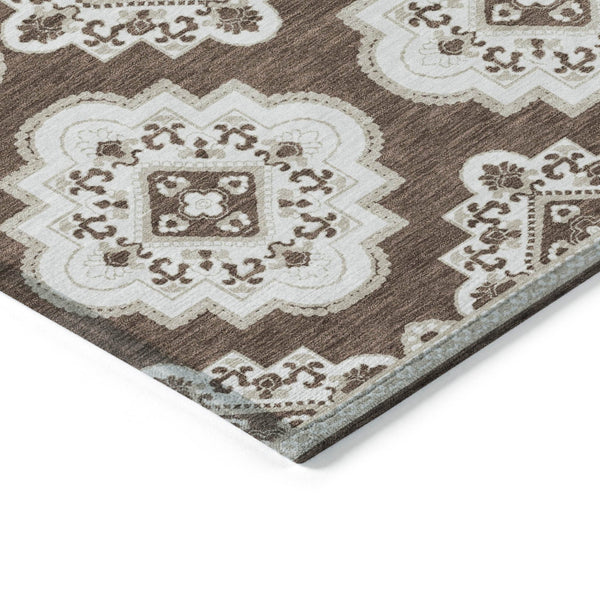 Homeroots 3' Medallion Area Rug In Artichoke Green And Ivory - Stylish, Washable For Indoor And Outdoor Use 5' X 8' Polyester 591676