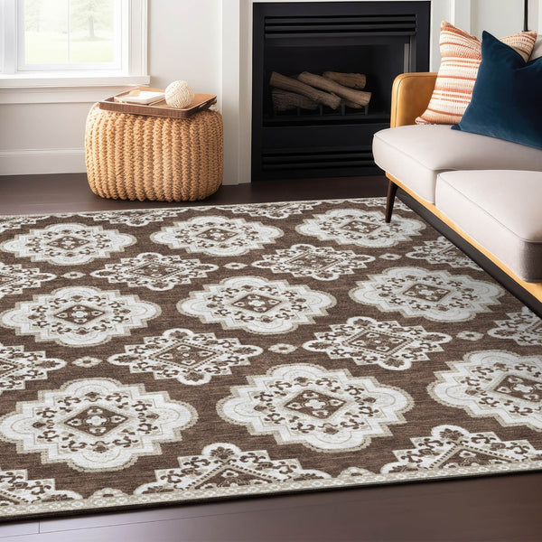 Homeroots 3' Medallion Area Rug In Artichoke Green And Ivory - Stylish, Washable For Indoor And Outdoor Use 5' X 8' Polyester 591676