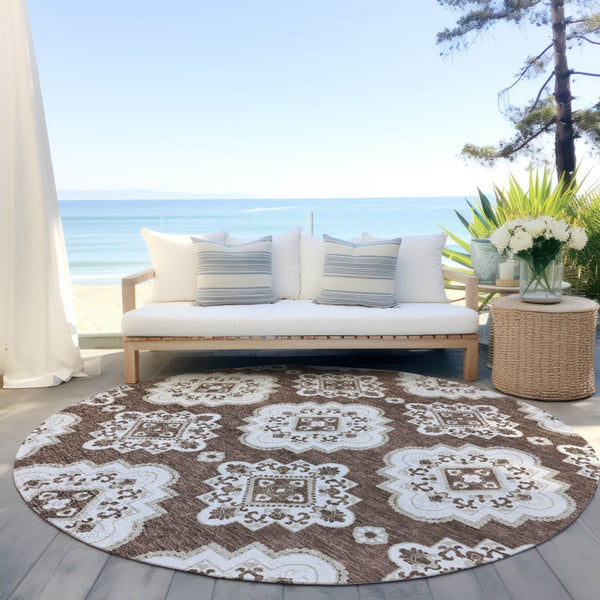 Homeroots 3' Medallion Area Rug In Artichoke Green And Ivory - Stylish, Washable For Indoor And Outdoor Use 8' Round Polyester 591677