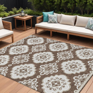Homeroots 3' Medallion Area Rug In Artichoke Green And Ivory - Stylish, Washable For Indoor And Outdoor Use 10' X 14' Polyester 591680