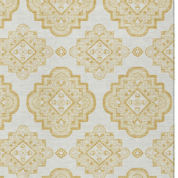 Homeroots 3' Medallion Area Rug In Artichoke Green And Ivory - Stylish, Washable For Indoor And Outdoor Use 5' X 8' Polyester 591682