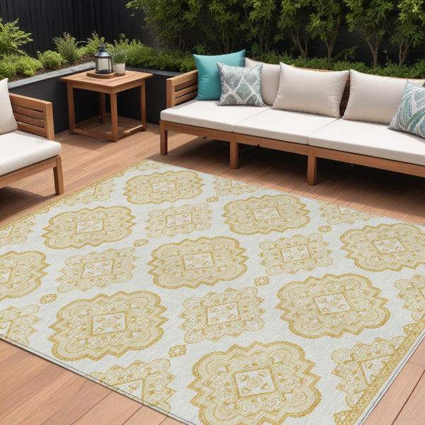 Homeroots 3' Medallion Area Rug In Artichoke Green And Ivory - Stylish, Washable For Indoor And Outdoor Use 9' X 12' Polyester 591685