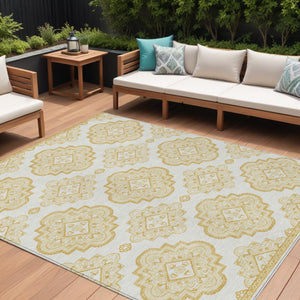 Homeroots 3' Medallion Area Rug In Artichoke Green And Ivory - Stylish, Washable For Indoor And Outdoor Use 10' X 14' Polyester 591686