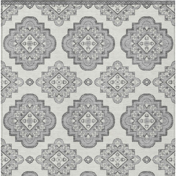 Homeroots 3' Medallion Area Rug In Artichoke Green And Ivory - Stylish, Washable For Indoor And Outdoor Use 3' X 5' Polyester 591687
