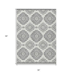 Homeroots 3' Medallion Area Rug In Artichoke Green And Ivory - Stylish, Washable For Indoor And Outdoor Use 5' X 8' Polyester 591688