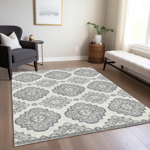 Homeroots 3' Medallion Area Rug In Artichoke Green And Ivory - Stylish, Washable For Indoor And Outdoor Use 5' X 8' Polyester 591688