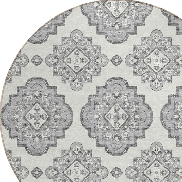 Homeroots 3' Medallion Area Rug In Artichoke Green And Ivory - Stylish, Washable For Indoor And Outdoor Use 8' Round Polyester 591689