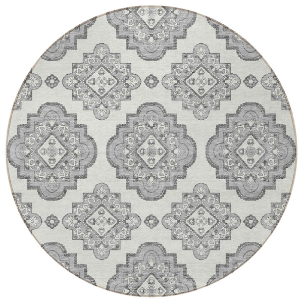 Homeroots 3' Medallion Area Rug In Artichoke Green And Ivory - Stylish, Washable For Indoor And Outdoor Use 8' Round Polyester 591689
