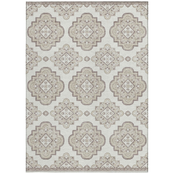 Homeroots 3' Medallion Area Rug In Artichoke Green And Ivory - Stylish, Washable For Indoor And Outdoor Use 3' X 5' Polyester 591693