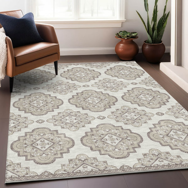 Homeroots 3' Medallion Area Rug In Artichoke Green And Ivory - Stylish, Washable For Indoor And Outdoor Use 3' X 5' Polyester 591693