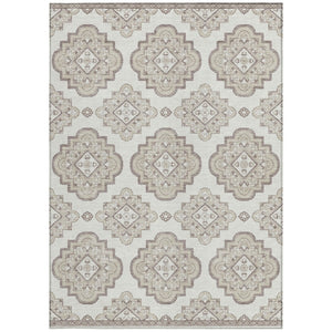 Homeroots 3' Medallion Area Rug In Artichoke Green And Ivory - Stylish, Washable For Indoor And Outdoor Use 5' X 8' Polyester 591694