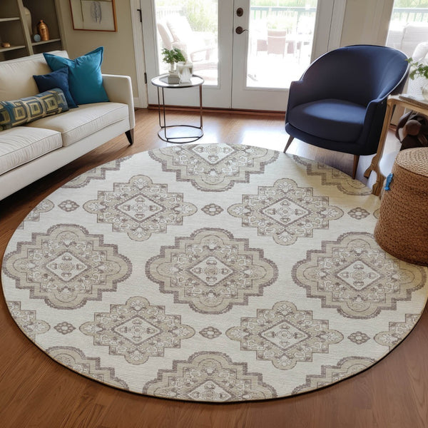 Homeroots 3' Medallion Area Rug In Artichoke Green And Ivory - Stylish, Washable For Indoor And Outdoor Use 8' Round Polyester 591695