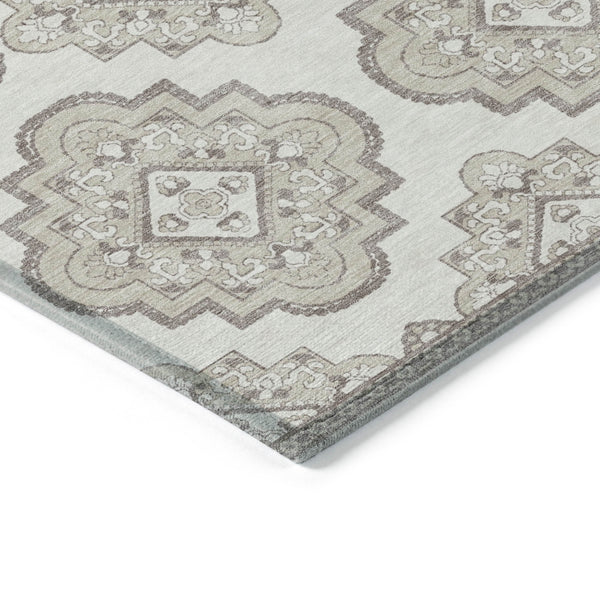 Homeroots 3' Medallion Area Rug In Artichoke Green And Ivory - Stylish, Washable For Indoor And Outdoor Use 9' X 12' Polyester 591697