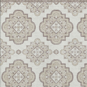 Homeroots 3' Medallion Area Rug In Artichoke Green And Ivory - Stylish, Washable For Indoor And Outdoor Use 10' X 14' Polyester 591698