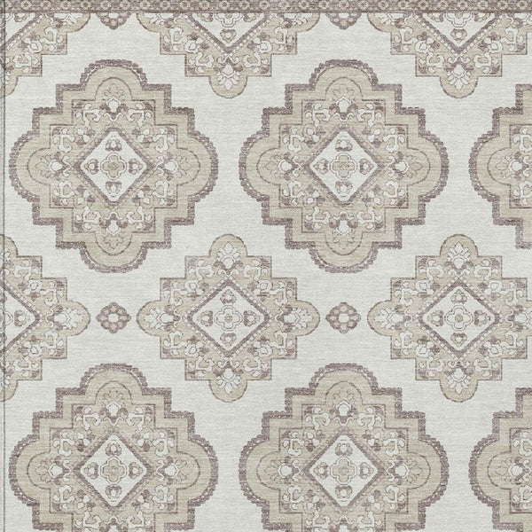 Homeroots 3' Medallion Area Rug In Artichoke Green And Ivory - Stylish, Washable For Indoor And Outdoor Use 10' X 14' Polyester 591698