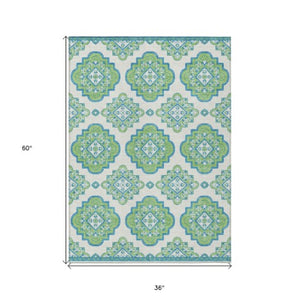 Homeroots 3' Medallion Area Rug In Artichoke Green And Ivory - Stylish, Washable For Indoor And Outdoor Use 3' X 5' Polyester 591699