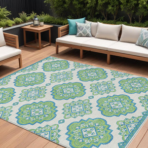 Homeroots 3' Medallion Area Rug In Artichoke Green And Ivory - Stylish, Washable For Indoor And Outdoor Use 10' X 14' Polyester 591704