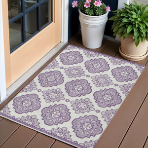 Homeroots 3' Medallion Area Rug In Artichoke Green And Ivory - Stylish, Washable For Indoor And Outdoor Use 3' X 5' Polyester 591705