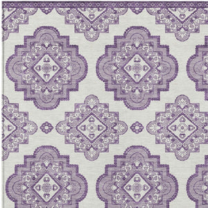 Homeroots 3' Medallion Area Rug In Artichoke Green And Ivory - Stylish, Washable For Indoor And Outdoor Use 3' X 5' Polyester 591705