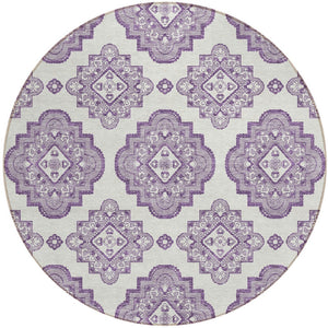 Homeroots 3' Medallion Area Rug In Artichoke Green And Ivory - Stylish, Washable For Indoor And Outdoor Use 8' Round Polyester 591707