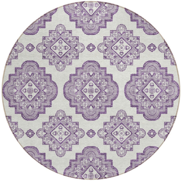 Homeroots 3' Medallion Area Rug In Artichoke Green And Ivory - Stylish, Washable For Indoor And Outdoor Use 8' Round Polyester 591707