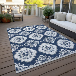 Homeroots 3' Medallion Area Rug In Artichoke Green And Ivory - Stylish, Washable For Indoor And Outdoor Use 5' X 8' Polyester 591712