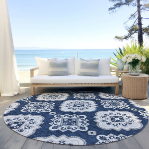 Homeroots 3' Medallion Area Rug In Artichoke Green And Ivory - Stylish, Washable For Indoor And Outdoor Use 8' Round Polyester 591713