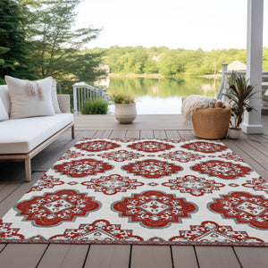 Homeroots 3' Medallion Area Rug In Artichoke Green And Ivory - Stylish, Washable For Indoor And Outdoor Use 3' X 5' Polyester 591717