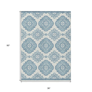 Homeroots 3' Medallion Area Rug In Artichoke Green And Ivory - Stylish, Washable For Indoor And Outdoor Use 3' X 5' Polyester 591723