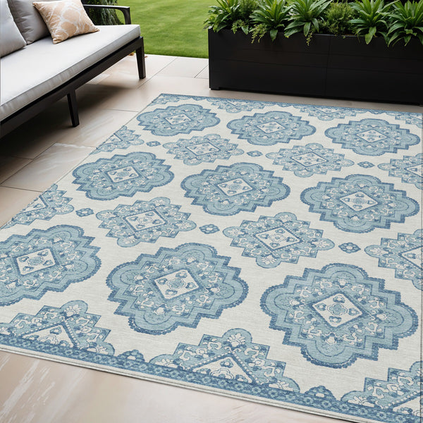 Homeroots 3' Medallion Area Rug In Artichoke Green And Ivory - Stylish, Washable For Indoor And Outdoor Use 5' X 8' Polyester 591724