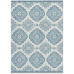 Homeroots 3' Medallion Area Rug In Artichoke Green And Ivory - Stylish, Washable For Indoor And Outdoor Use 5' X 8' Polyester 591724