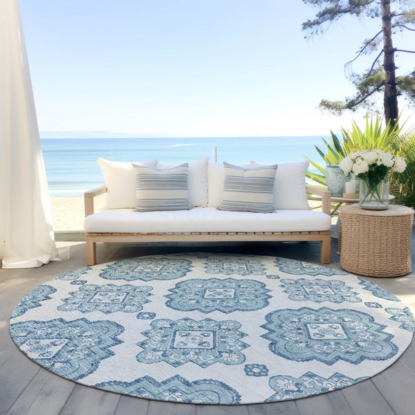 Homeroots 3' Medallion Area Rug In Artichoke Green And Ivory - Stylish, Washable For Indoor And Outdoor Use 8' Round Polyester 591725