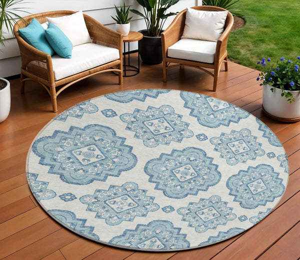 Homeroots 3' Medallion Area Rug In Artichoke Green And Ivory - Stylish, Washable For Indoor And Outdoor Use 8' Round Polyester 591725