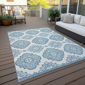 Homeroots 3' Medallion Area Rug In Artichoke Green And Ivory - Stylish, Washable For Indoor And Outdoor Use 10' X 14' Polyester 591728