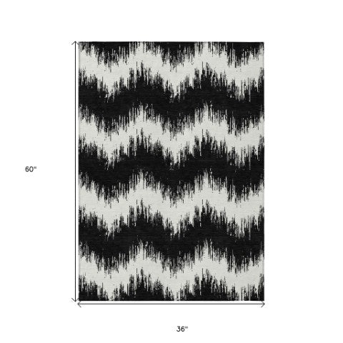 Homeroots 3' Durable Black And Ivory Chevron Indoor Outdoor Area Rug - Stylish, Washable, And Versatile Design 3' X 5' Polyester 591765