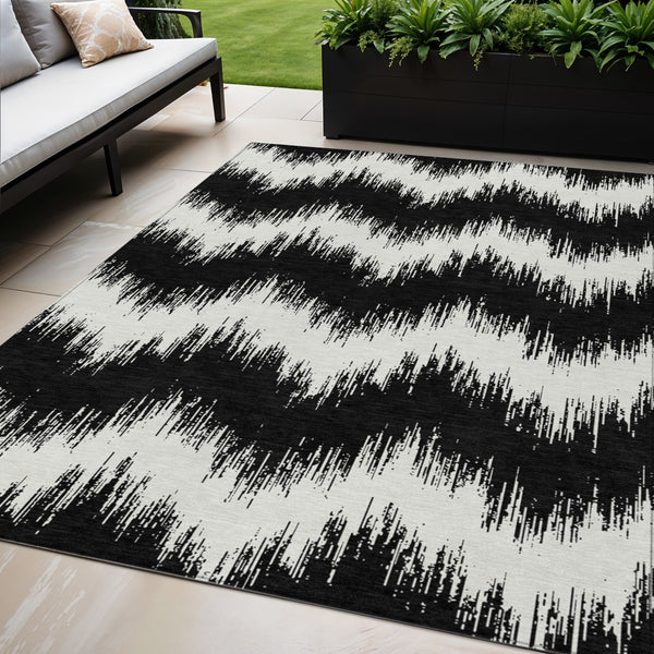 Homeroots 3' Durable Black And Ivory Chevron Indoor Outdoor Area Rug - Stylish, Washable, And Versatile Design 5' X 8' Polyester 591766