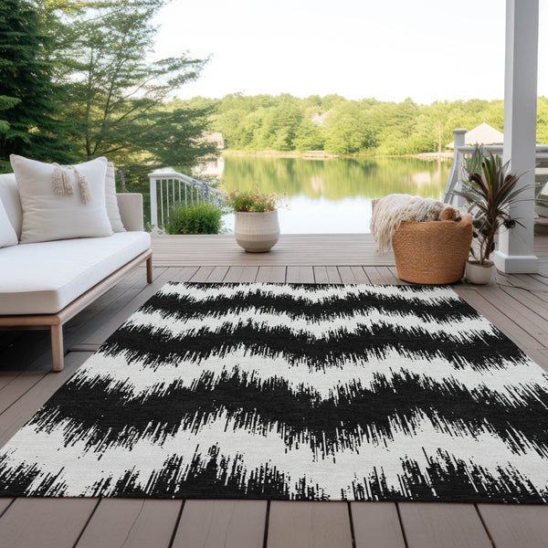 Homeroots 3' Durable Black And Ivory Chevron Indoor Outdoor Area Rug - Stylish, Washable, And Versatile Design 5' X 8' Polyester 591766