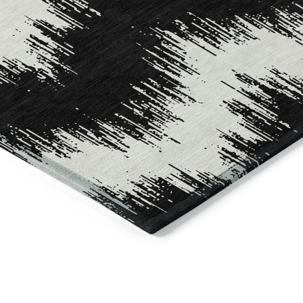 Homeroots 3' Durable Black And Ivory Chevron Indoor Outdoor Area Rug - Stylish, Washable, And Versatile Design 5' X 8' Polyester 591766