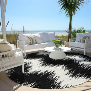 Homeroots 3' Durable Black And Ivory Chevron Indoor Outdoor Area Rug - Stylish, Washable, And Versatile Design 8' Round Polyester 591767