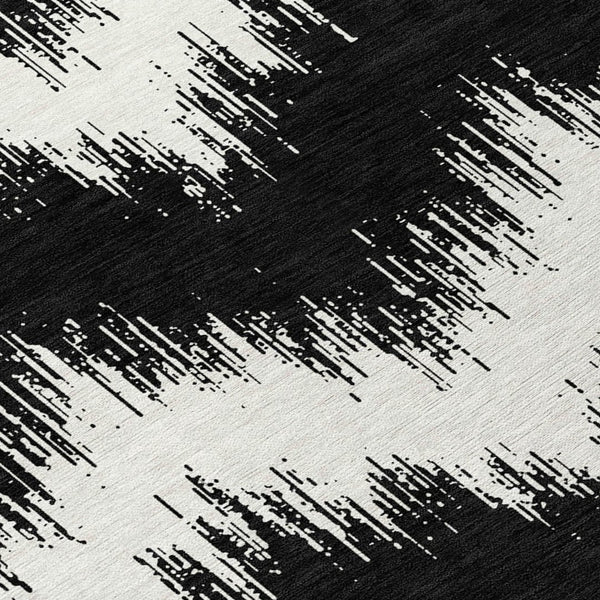 Homeroots 3' Durable Black And Ivory Chevron Indoor Outdoor Area Rug - Stylish, Washable, And Versatile Design 8' Round Polyester 591767