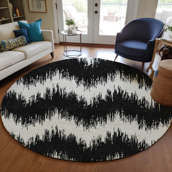 Homeroots 3' Durable Black And Ivory Chevron Indoor Outdoor Area Rug - Stylish, Washable, And Versatile Design 8' Round Polyester 591767