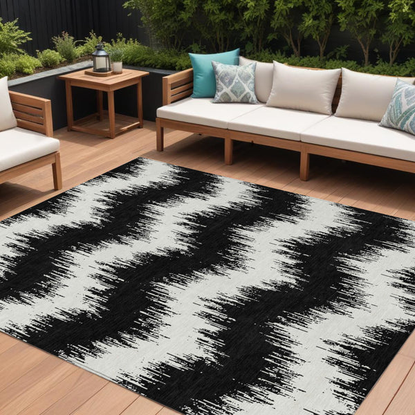 Homeroots 3' Durable Black And Ivory Chevron Indoor Outdoor Area Rug - Stylish, Washable, And Versatile Design 8' X 10' Polyester 591768