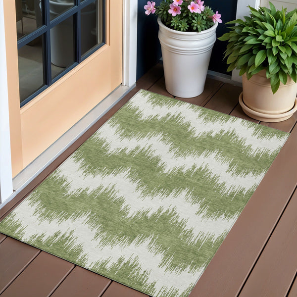 Homeroots 3' Durable Black And Ivory Chevron Indoor Outdoor Area Rug - Stylish, Washable, And Versatile Design 3' X 5' Polyester 591777