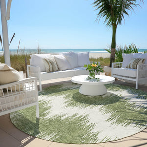 Homeroots 3' Durable Black And Ivory Chevron Indoor Outdoor Area Rug - Stylish, Washable, And Versatile Design 8' Round Polyester 591779