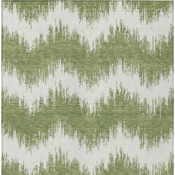 Homeroots 3' Durable Black And Ivory Chevron Indoor Outdoor Area Rug - Stylish, Washable, And Versatile Design 8' X 10' Polyester 591780