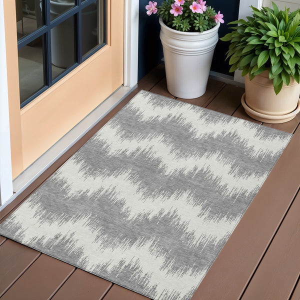 Homeroots 3' Durable Black And Ivory Chevron Indoor Outdoor Area Rug - Stylish, Washable, And Versatile Design 3' X 5' Polyester 591789